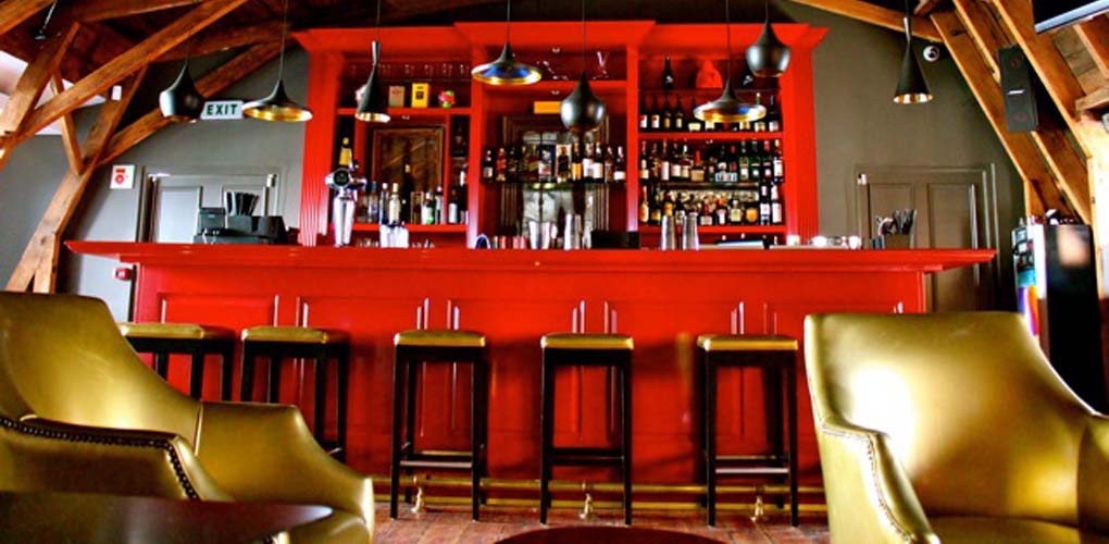 Gorgeous red lacquered bar at Tjing Tjing